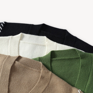 Warme Herren Strickjacke mit V-Ausschnitt | Knopfleiste