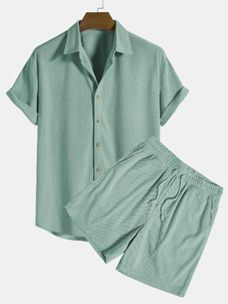 Sommerliches Polyester-Set: Gestreiftes Shirt & Trendige Shorts