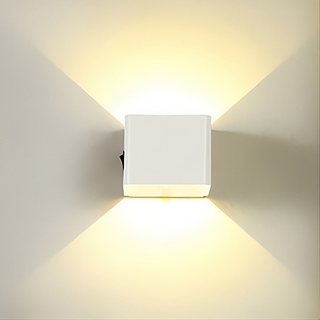 Minimalistische Würfel-Wandleuchte