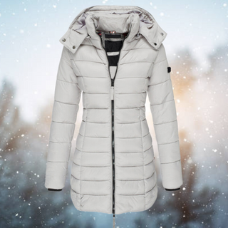 Elaika Winterjacke in Hellgrau mit Kapuze und quiltetem Design. Diese elegante Jacke bietet ausgezeichneten Schutz vor der Kälte und verleiht dir auch an kalten Wintertagen einen stilvollen Look.