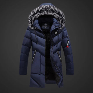 Eleganz in der kalten Jahreszeit: die Maximilian Winterjacke mit Fellkapuze