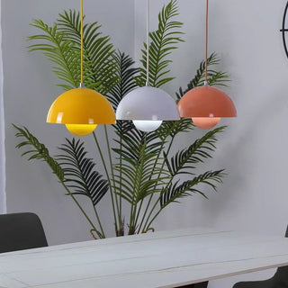 Pendelleuchten von LeuchtenLust in modernem Design: Set aus drei eleganten Lampen in Gelb, Weiß und Orange, ideal für Esszimmer oder Wohnzimmer. Kombination aus Funktionalität und Ästhetik für eine stilvolle Beleuchtung
