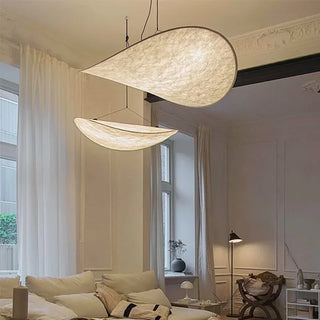 LichtEleganz: Handgefertigte, hängende Designerleuchte in eleganter Tropfenform, ideal für moderne Wohnräume und stilvolle Beleuchtung.