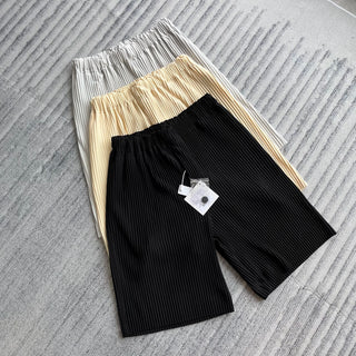 Miyake Plissee-Kurzshorts von Trendset