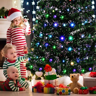 Weihnachtsbaum mit Stern und LED-Lichtern